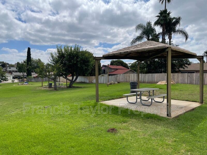 San Marcos House: 1445 Glen Avon Drive