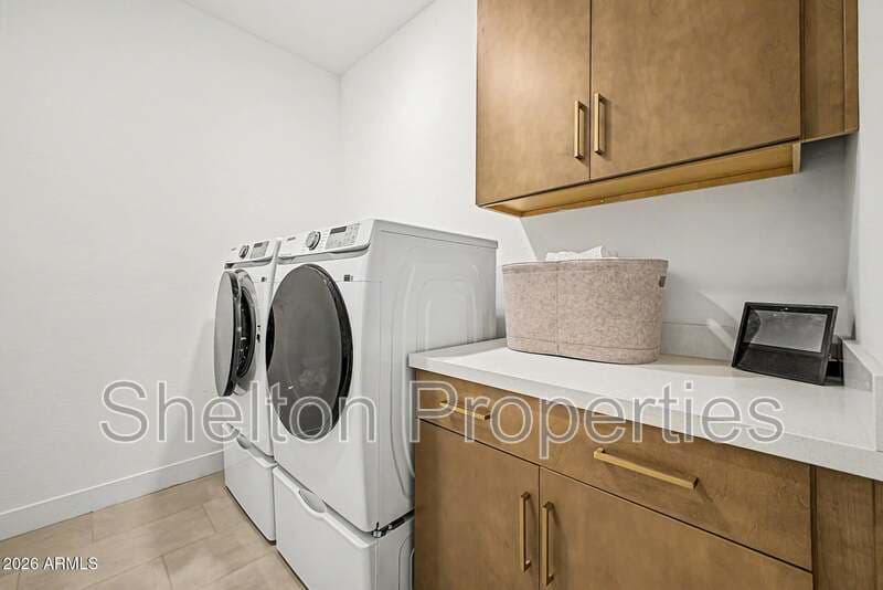 Phoenix Townhome: 2121 W Sonoran Desert Dr, Unit 124