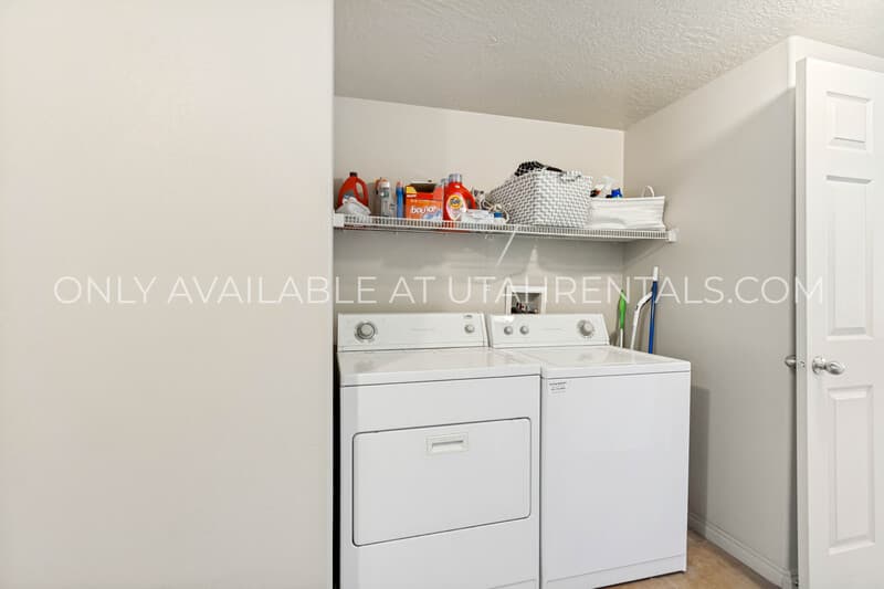 Provo House: 866 E 700 N