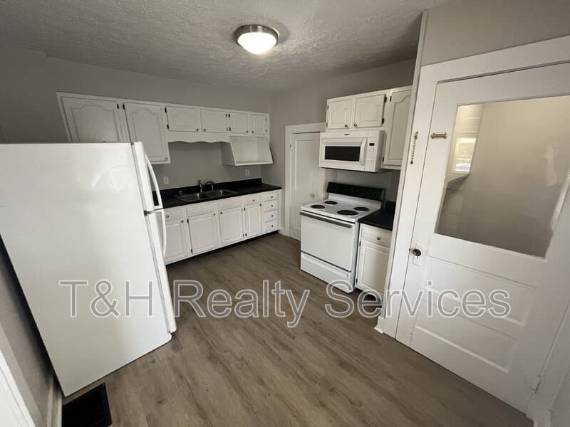 Muncie House: 720 West Queen Street