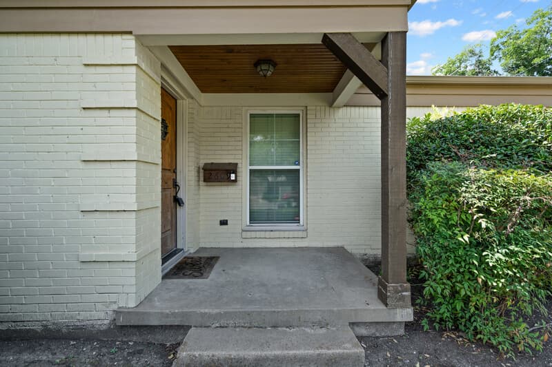 Fort Worth House: 2609 Benbrook Boulevard