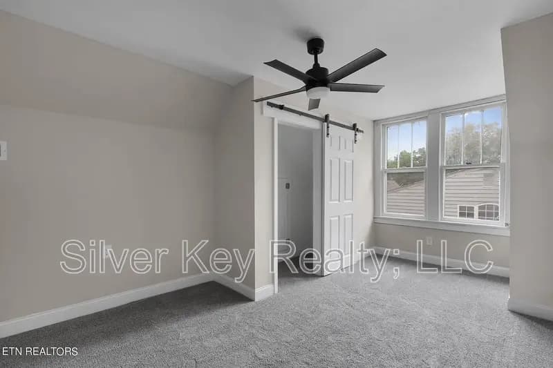 Athens House: 322 Lynn Avenue