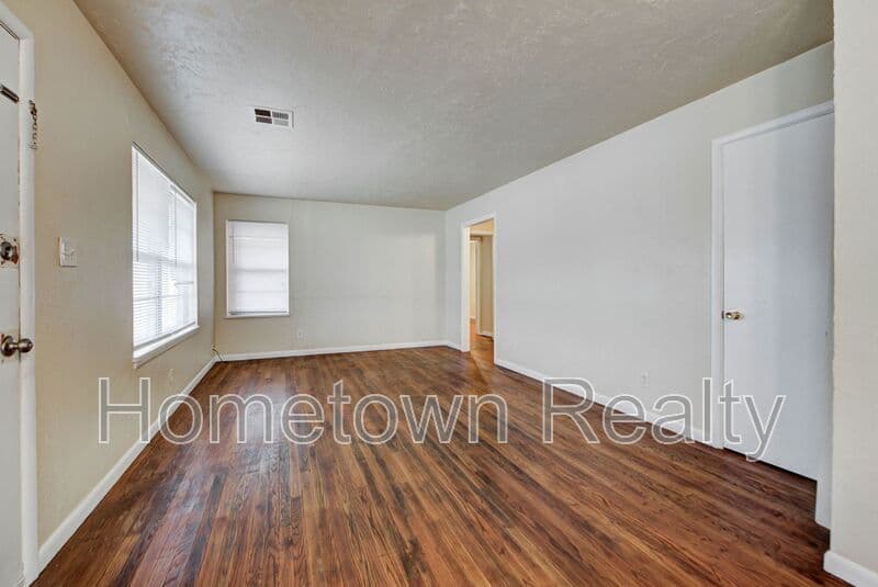 Oklahoma City House: 7201 S Walker Ave