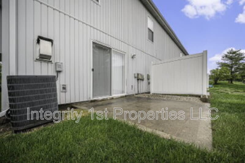 Kansas City Condo: 5933 NW 90th Ter