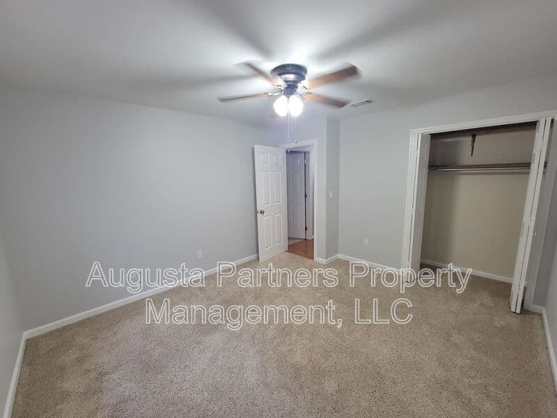 Augusta House: 2910 Pointewest Dr