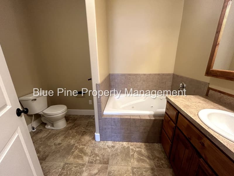 Idaho Falls Townhome: 690 Carriagegate Lane