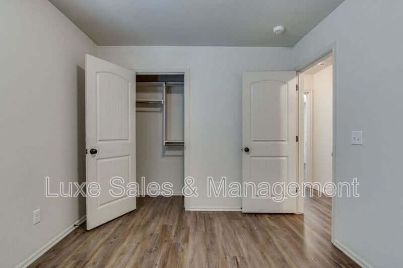 Edmond House: 341 Chalk Hill Ct