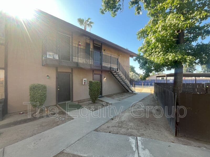 Visalia House: 3515 W Campus Ave -1