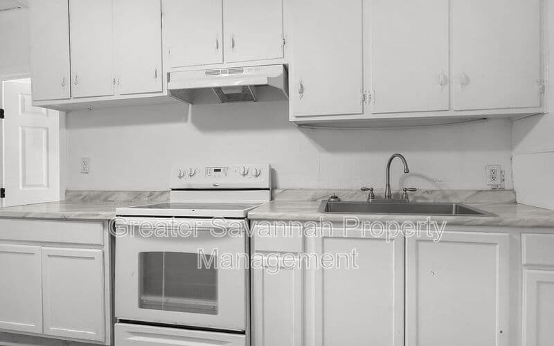 Savannah House: 612 West 42nd Street