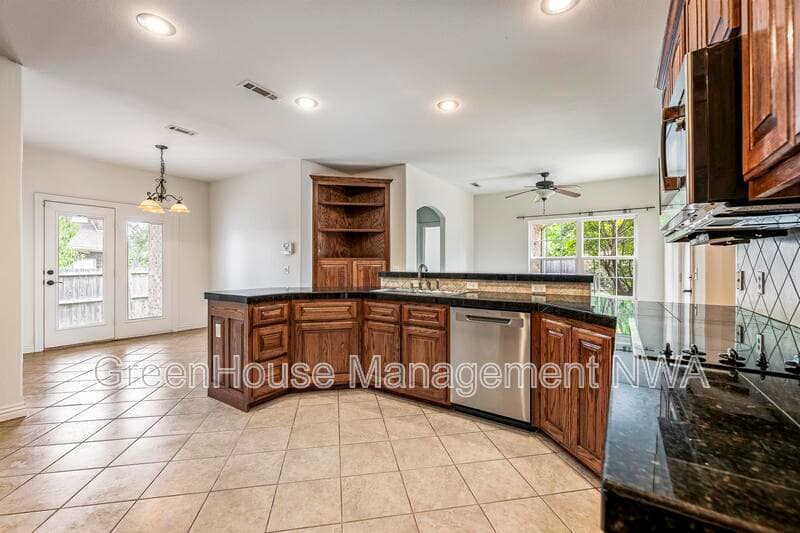 Bentonville House: 4003 SW Hawthorne Place