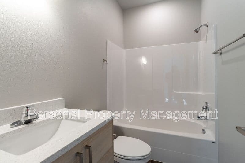 Washougal Condo: 1815 N R Cir
