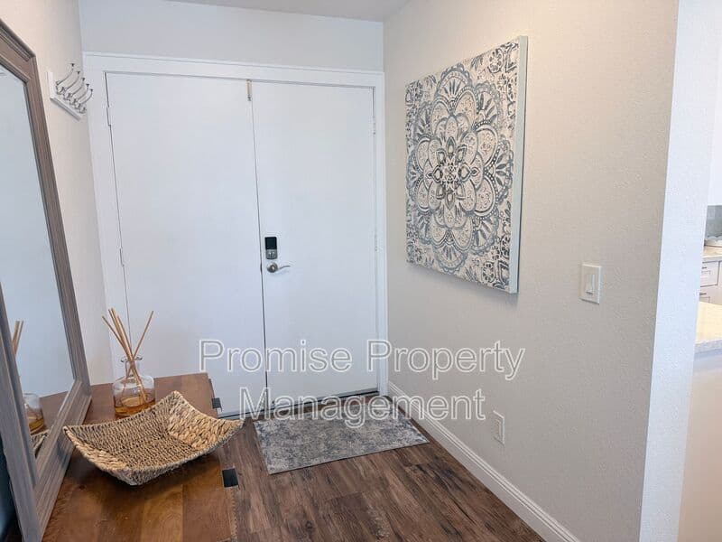 Oceanside Condo: 910 N Pacific Street