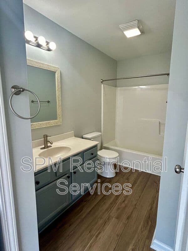 Wilmington House: 210 Red Cross St
