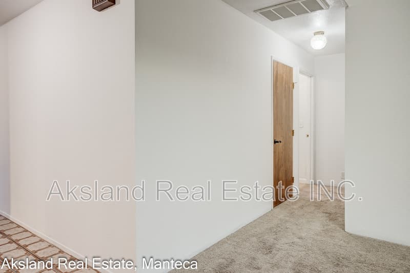 Manteca House: 14909 Pueblo Drive
