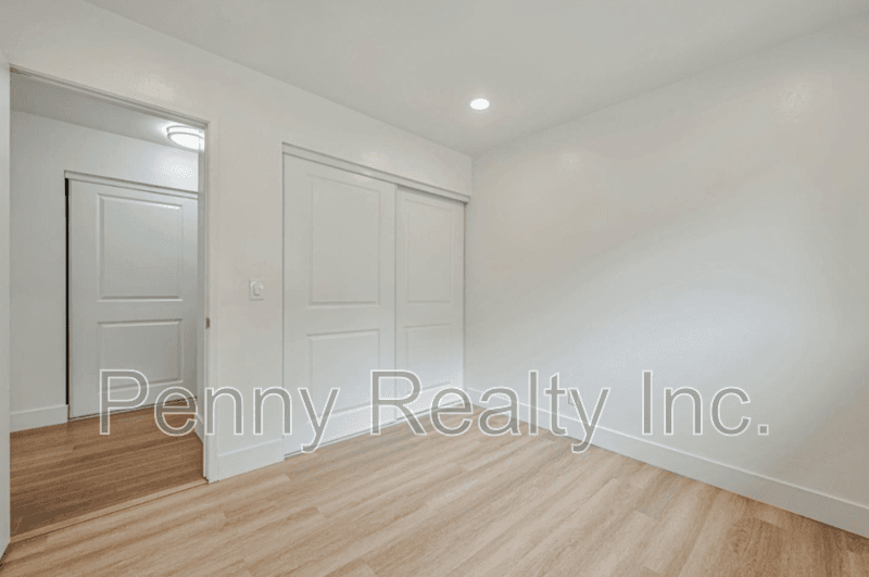 San Diego House: 6046 Reo Pl