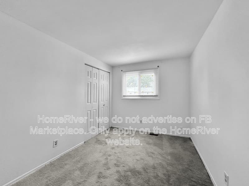 Bolingbrook House: 411 Gainsborough Ct