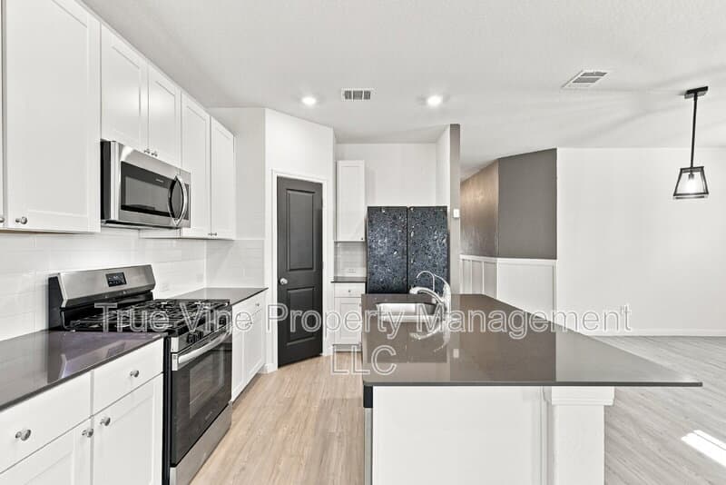 Saint Hedwig House: 5432 Cloves Cove
