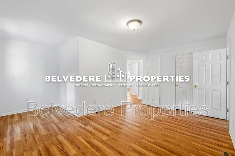 Greensboro House: 2220 Bradley St