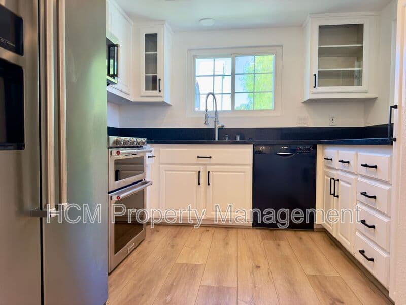 Mission Viejo House: 21897 Barbados