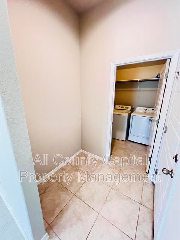 Georgetown House: 201 Oakstone Dr