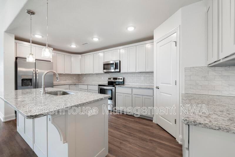 Siloam Springs House: 710 W Jillian Street