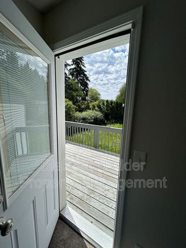 Portland House: 5609 SE 117TH Ave