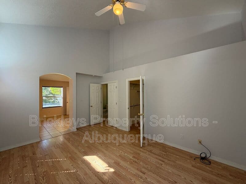 Albuquerque House: 6517 Glen Oak NE