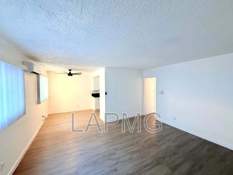 Los Angeles House: 1426 South Point View