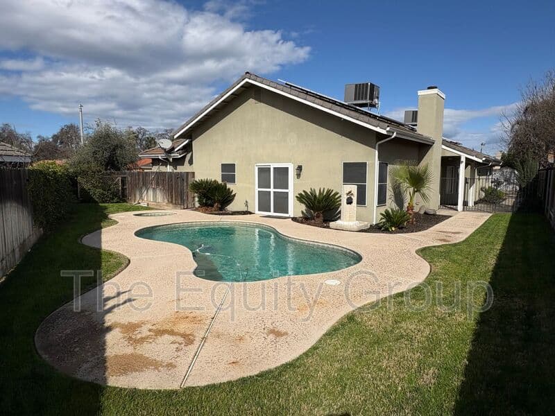 Hanford House: 540 West Birch Ct