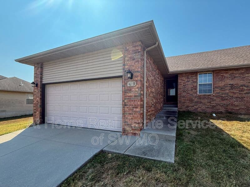 Ozark Condo: 1005 N 25th