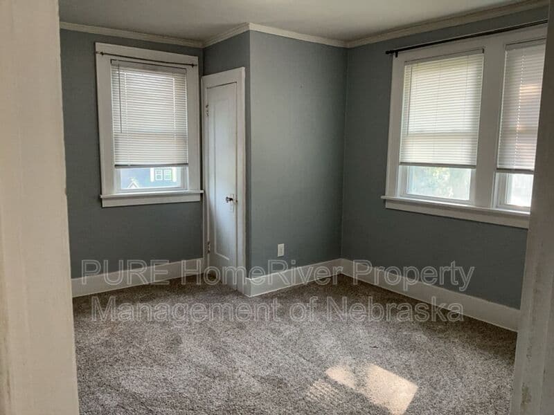 Omaha House: 1424 S 46th Street