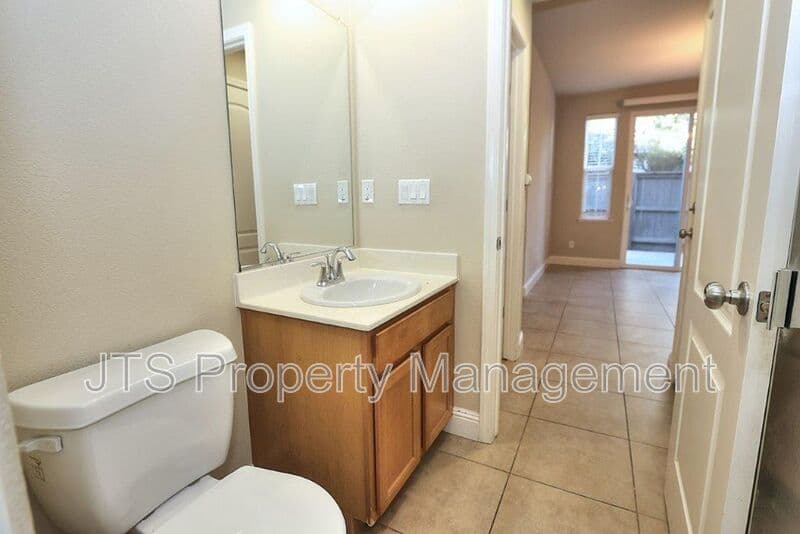 Orangevale House: 9041 Crescenda Lane