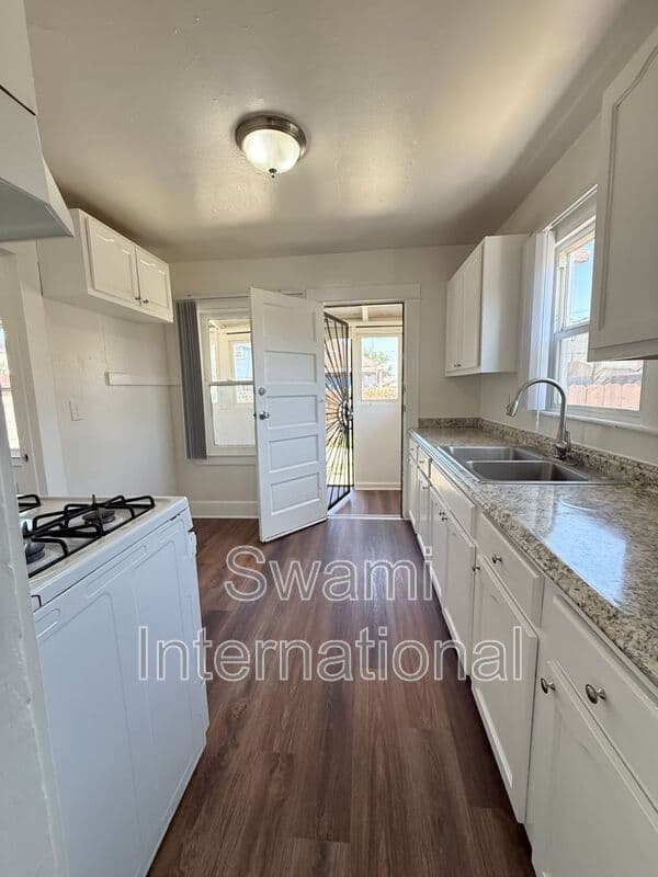 Los Angeles House: 643 W. 58th St.