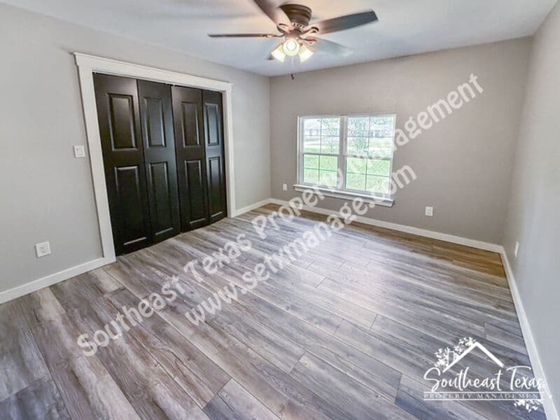 Vidor House: 990 Springdale Street