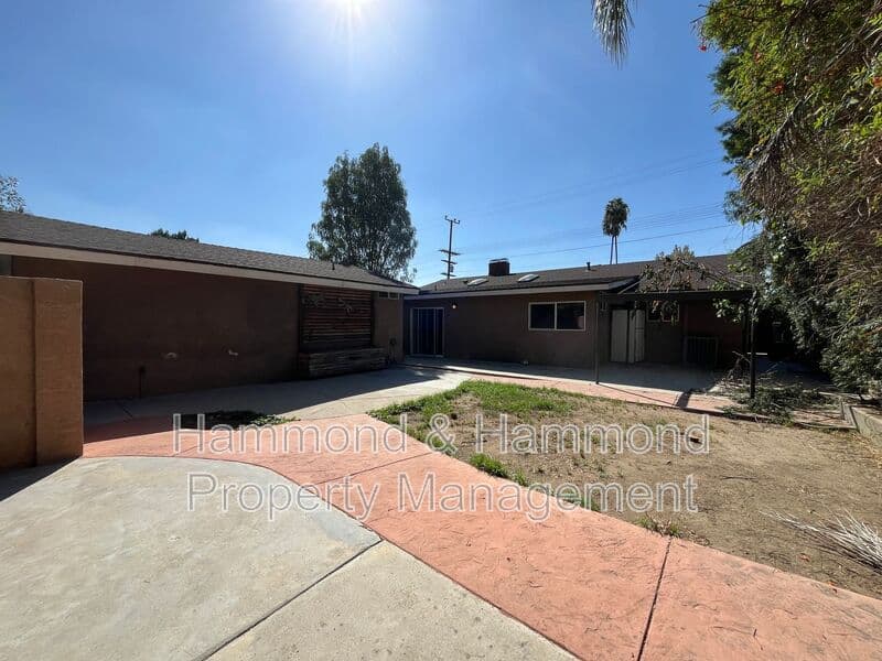 Granada Hills House: 16751 San Fernando Mission Blvd.