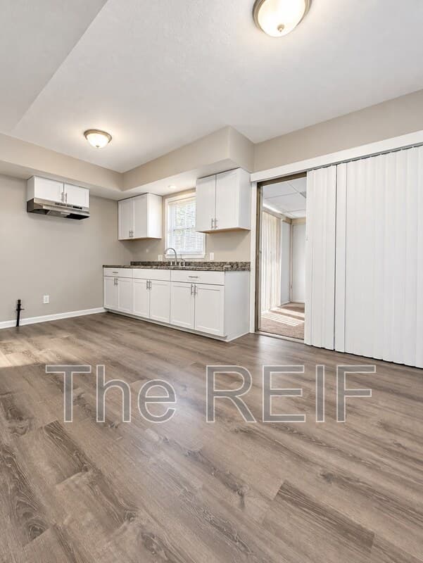 Detroit House: 17712 Lenore Avenue