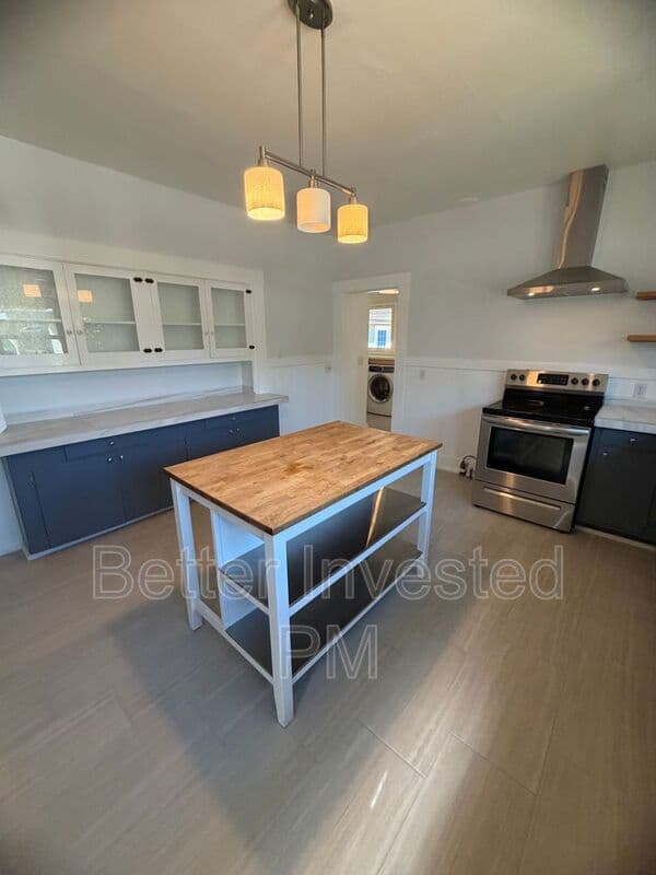 Ukiah House: 310 Low Gap Rd