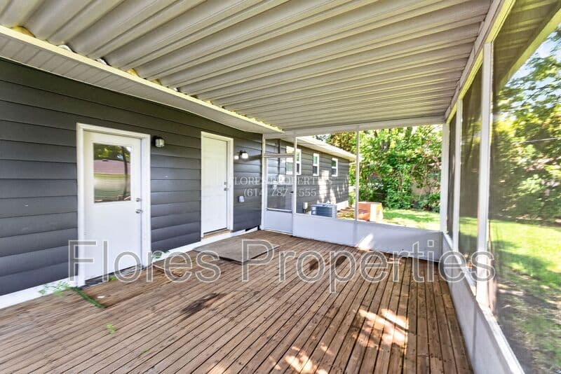 Columbus House: 6406 Faircrest Rd