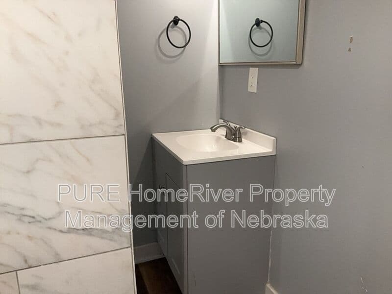 Omaha House: 1424 S 46th Street