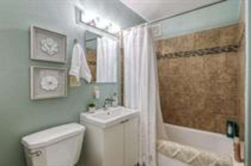 Kansas City Condo: 3400 Gillham Rd - 1N