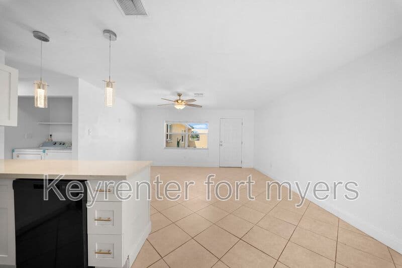 Fort Myers House: 13403 Pine Needle Ln