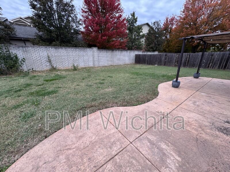 Wichita House: 10012 West 20th Street North