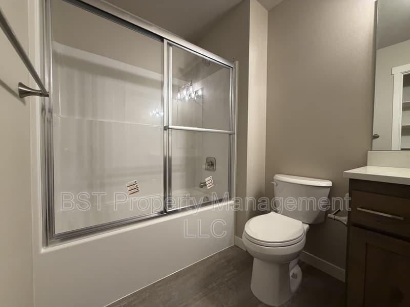 Keizer Townhome: 4035 Filbert St NE, Keizer, OR 97303