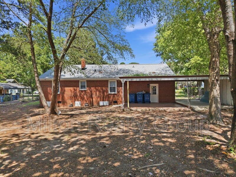 Dunn House: 1305 Erwin Rd.