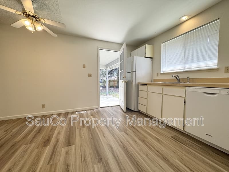 Hillsboro House: 1958 Northeast Darby Street