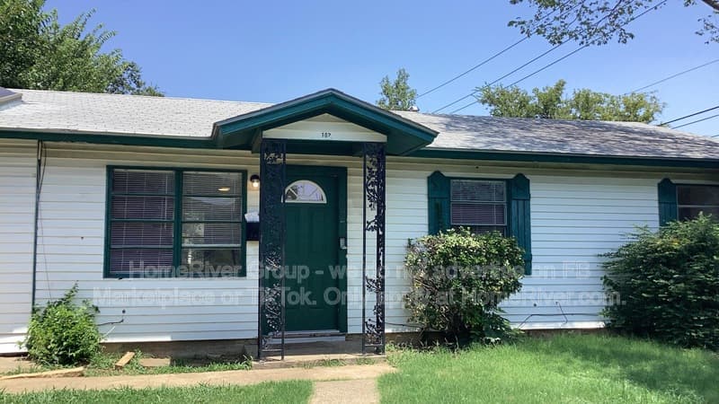 Euless House: 102 Travis Dr