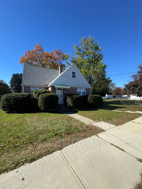 South Hadley Condo: 56 Lyman Street - 2