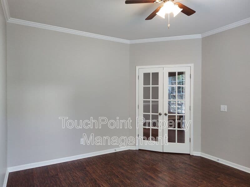 Charlotte House: 8611 Burnside Ln