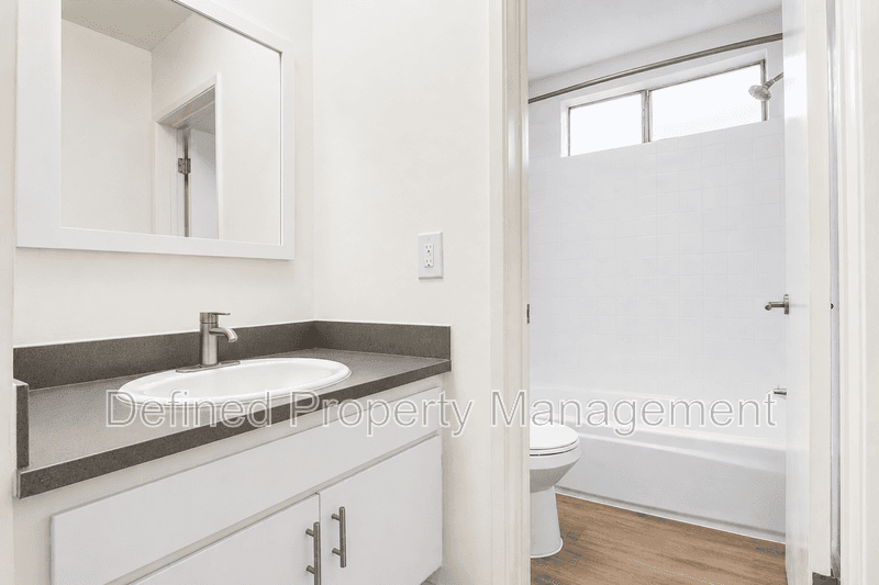 Tarzana Condo: 5931 Reseda Blvd. 207