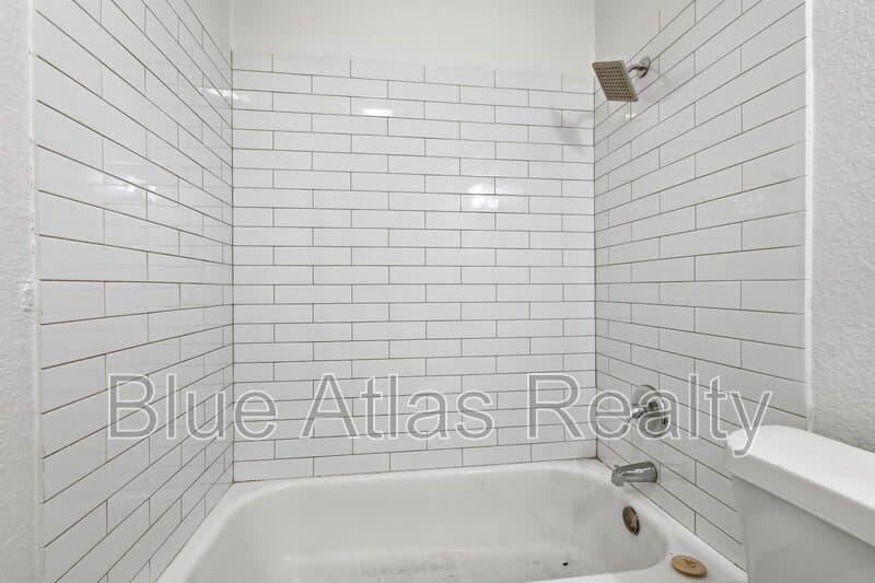 Fort Worth House: 5517 Wellesley Avenue
